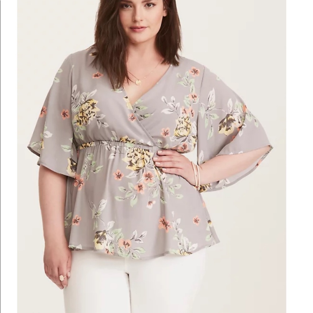 Torrid Lily gray floral wrap short sleeve top